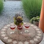 Toparti - Vila *